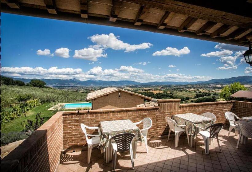 Отель Agriturismo La Rosa Montefalco