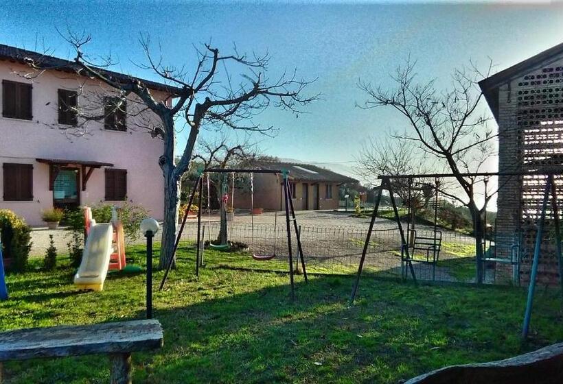 Отель Agriturismo La Rosa Montefalco