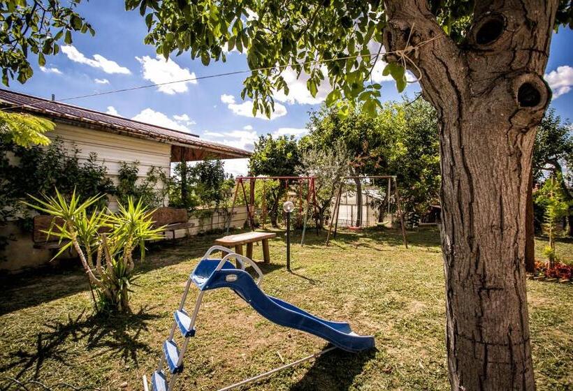 Отель Agriturismo La Rosa Montefalco