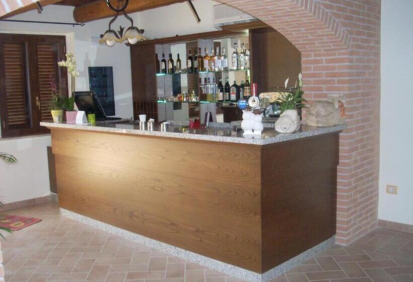 Отель Agriturismo La Rosa Montefalco