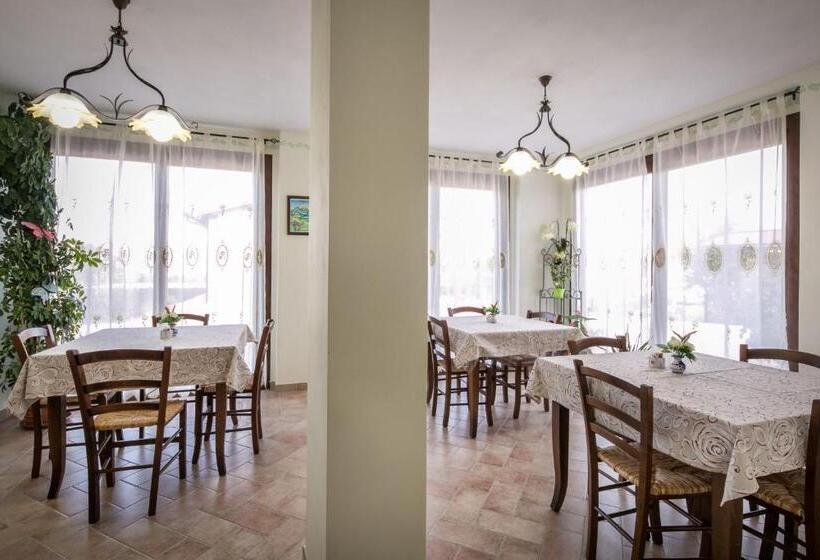 Отель Agriturismo La Rosa Montefalco