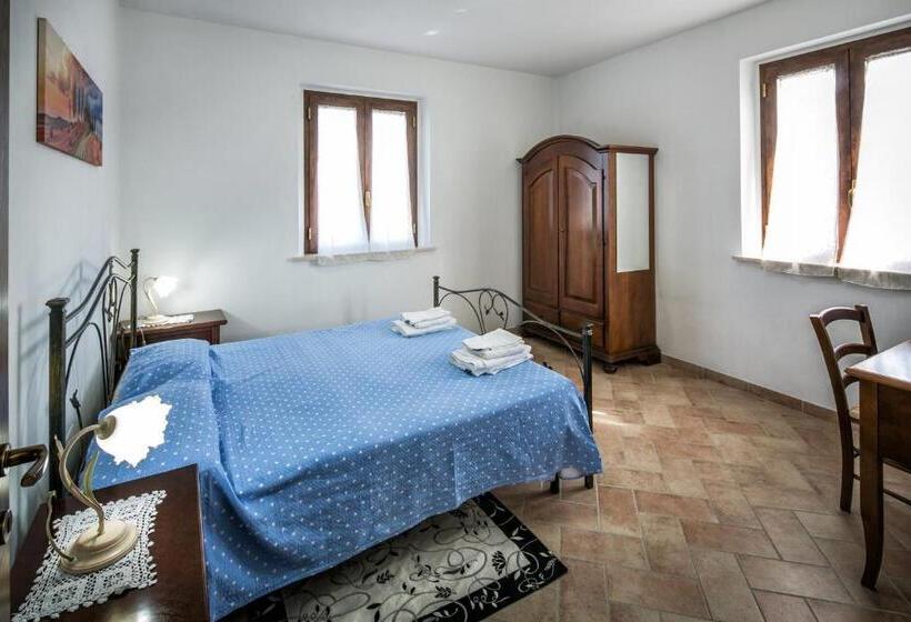 Отель Agriturismo La Rosa Montefalco