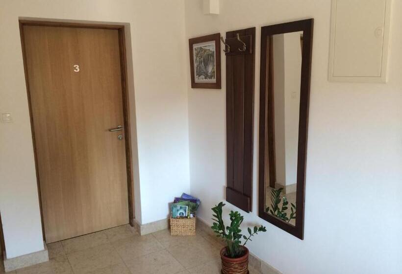 פנסיון 16 Lakes Guesthouse