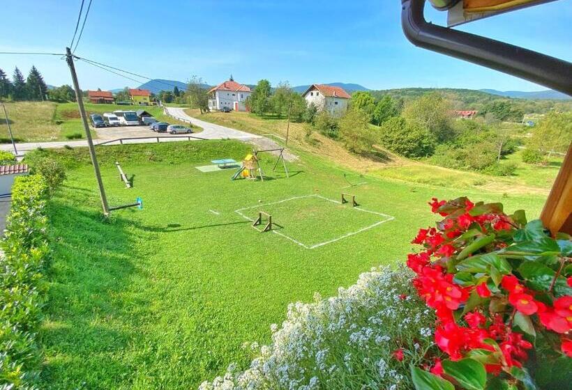 פנסיון 16 Lakes Guesthouse