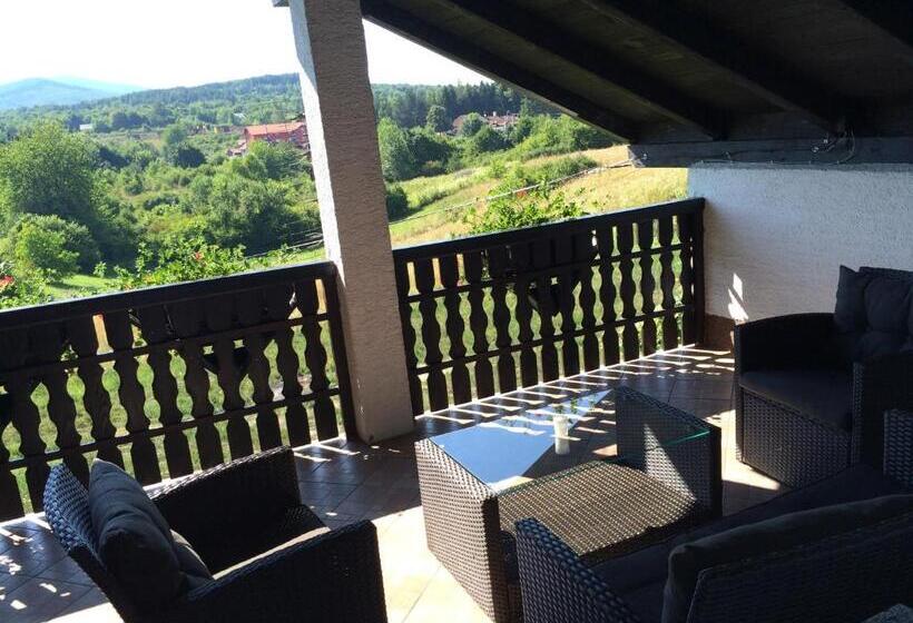 פנסיון 16 Lakes Guesthouse