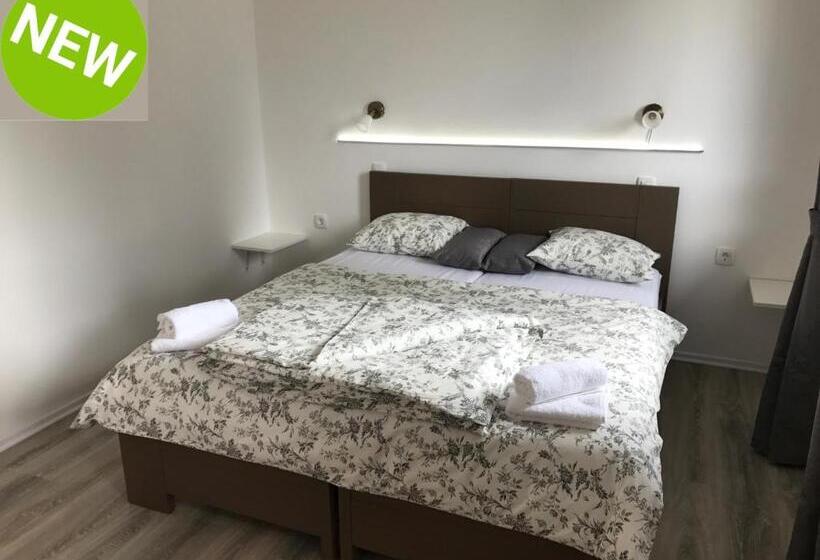 פנסיון 16 Lakes Guesthouse