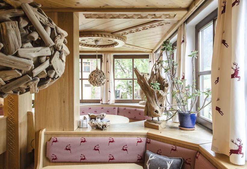 פנסיון Atelier Garni Astei