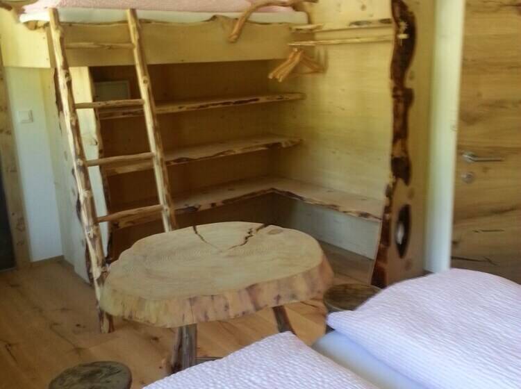 פנסיון Atelier Garni Astei