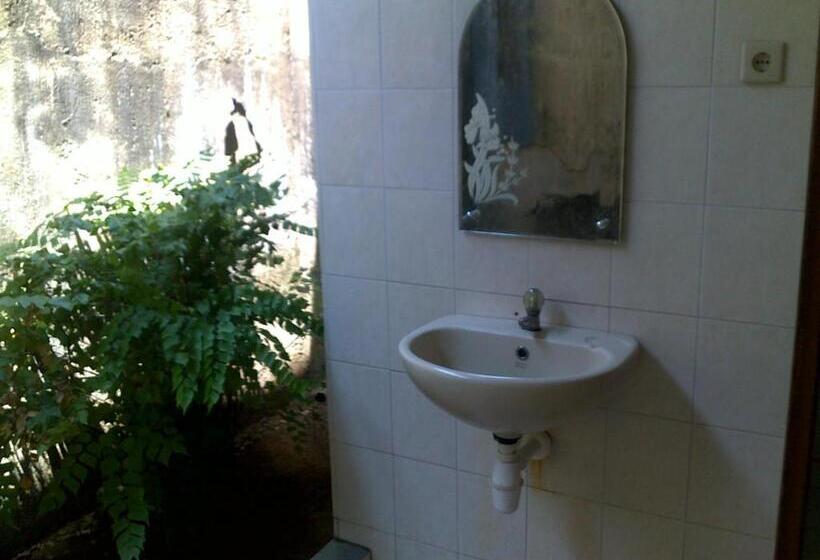 פנסיון Bayumantra Bungalows