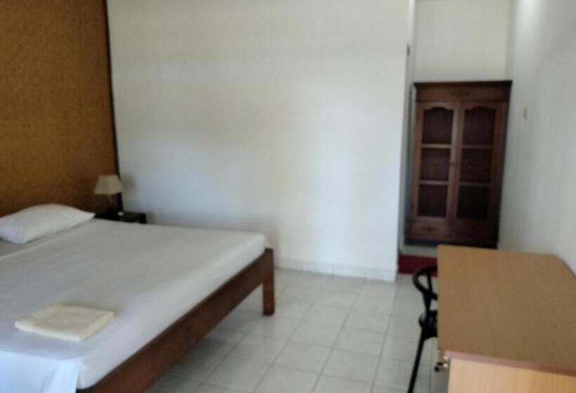 פנסיון Bayumantra Bungalows