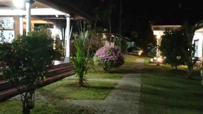 פנסיון Bayumantra Bungalows