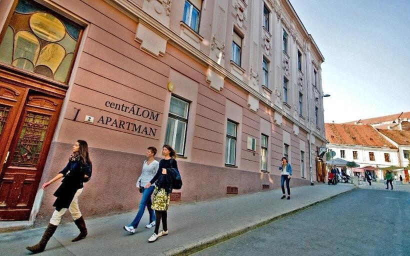 ペンション Centrálom Apartman