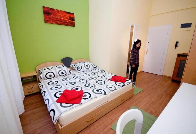 ペンション Centrálom Apartman