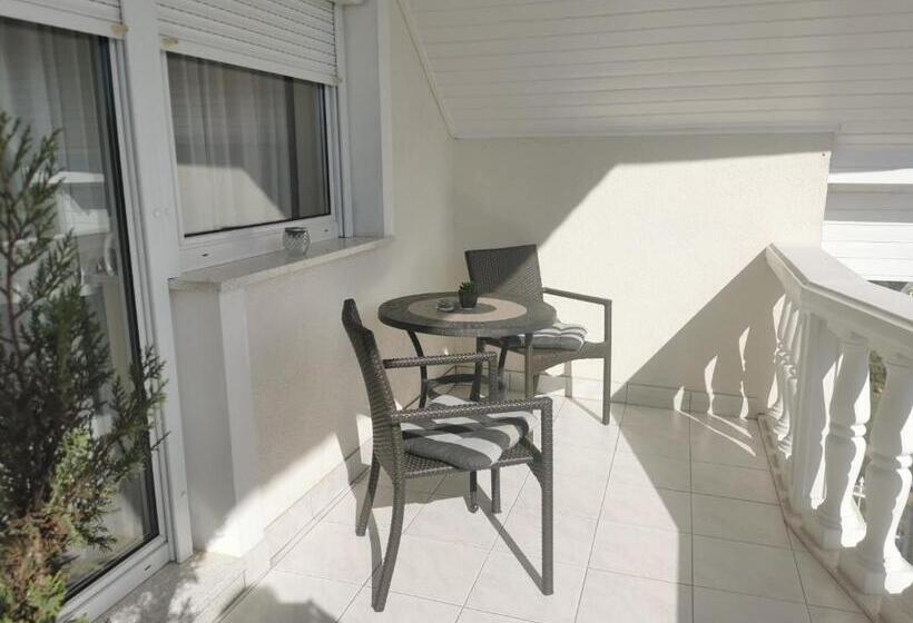 بنسيون Csabai Vendégház