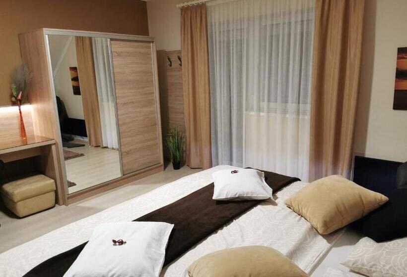 بنسيون Csabai Vendégház