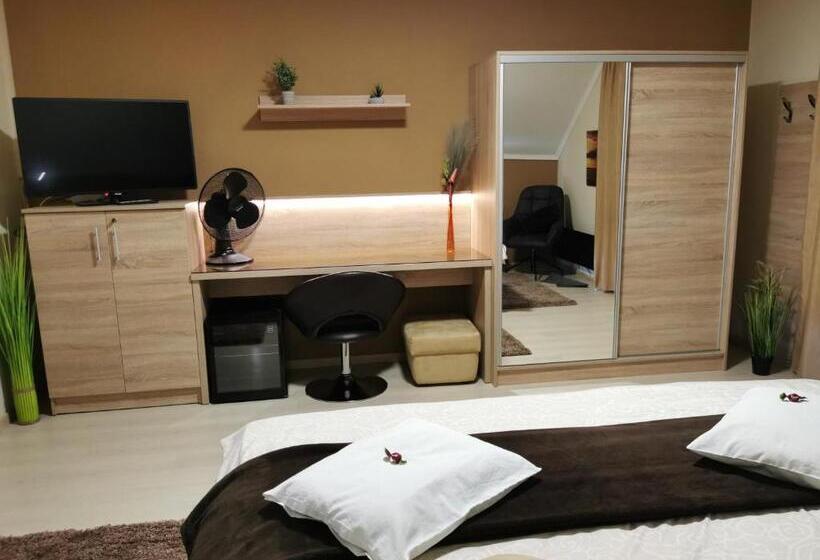 بنسيون Csabai Vendégház