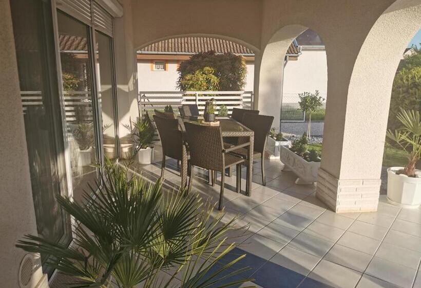 بنسيون Csabai Vendégház