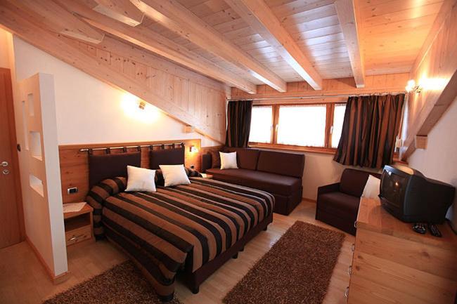 פנסיון Garni Sayonara