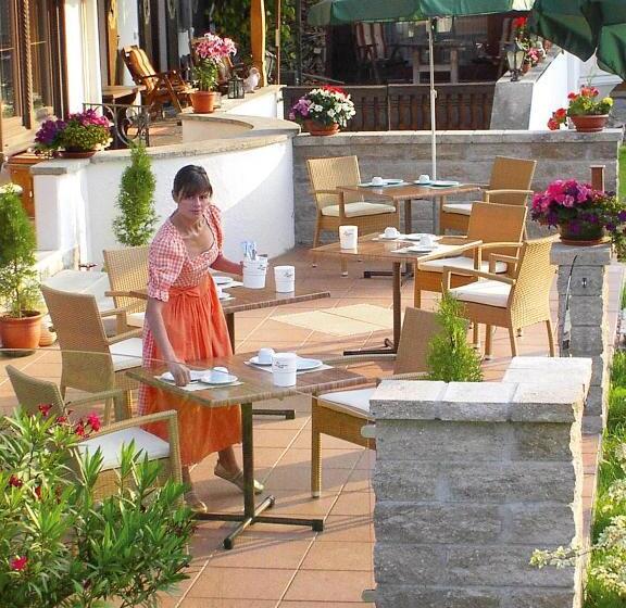 پانسیون Gästehaus Weißes Rössl