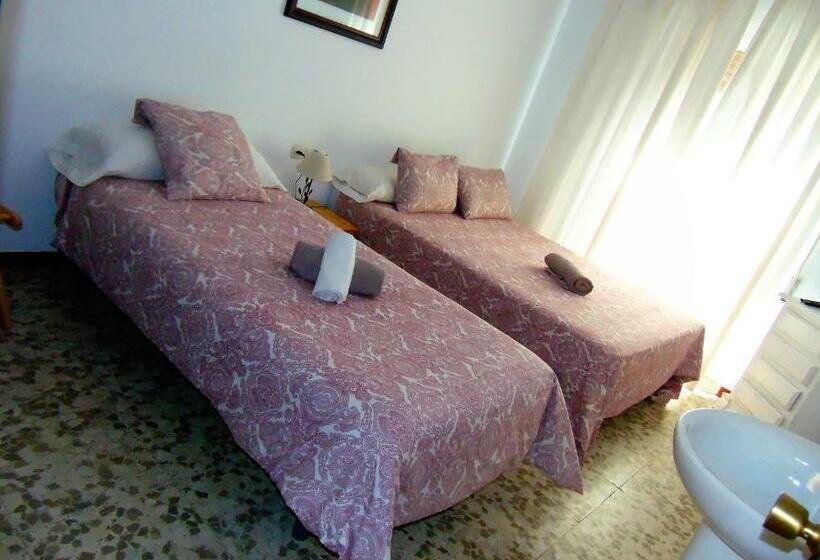 پانسیون Hostal Puerto De Santa Maria