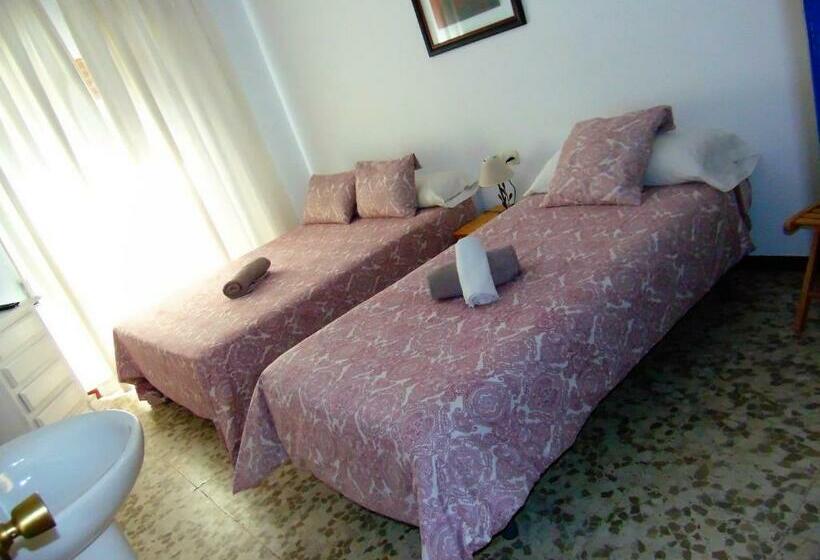 پانسیون Hostal Puerto De Santa Maria