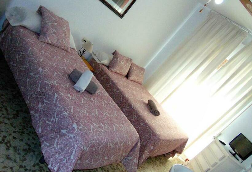 پانسیون Hostal Puerto De Santa Maria