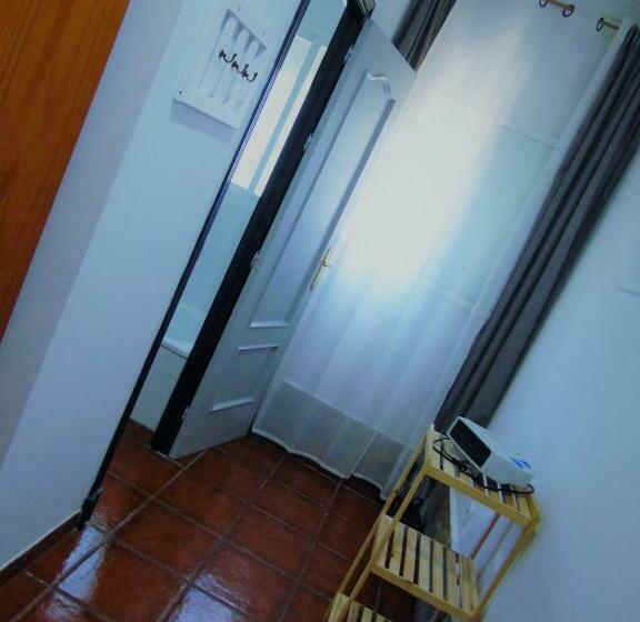 پانسیون Hostal Puerto De Santa Maria