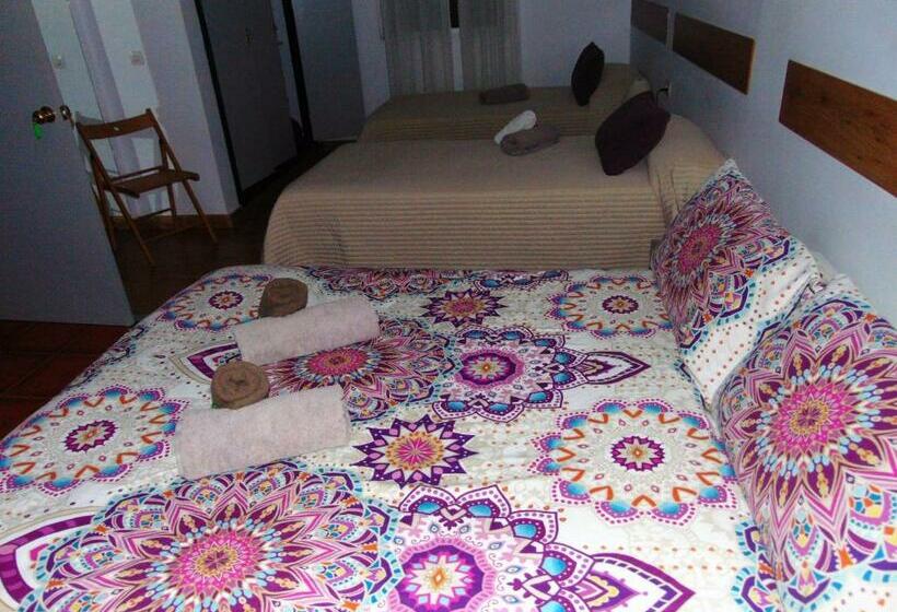 پانسیون Hostal Puerto De Santa Maria