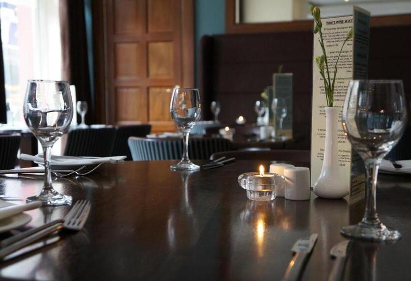 بنسيون Jacksons Restaurant And Accommodation