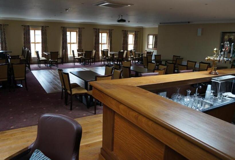 بنسيون Jacksons Restaurant And Accommodation