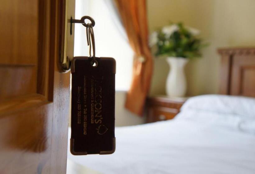 بنسيون Jacksons Restaurant And Accommodation