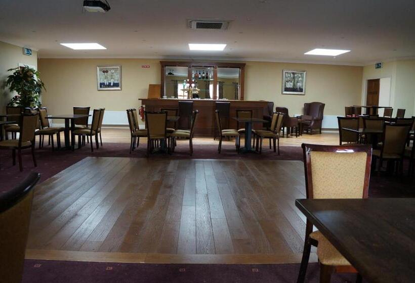 بنسيون Jacksons Restaurant And Accommodation