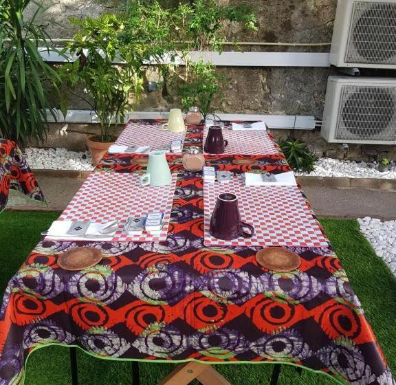 פנסיון Jualis Guest House