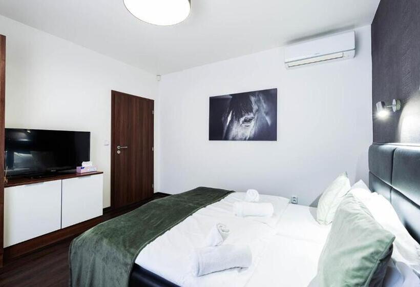 ペンション Penzion V Jízdárně