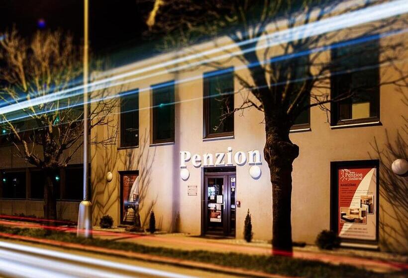 ペンション Penzion V Jízdárně