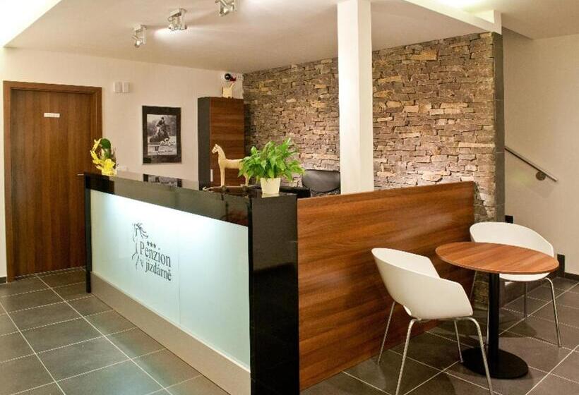 ペンション Penzion V Jízdárně