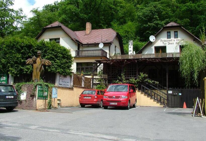 ペンション Restaurant A Penzion Pod Draci Skalou