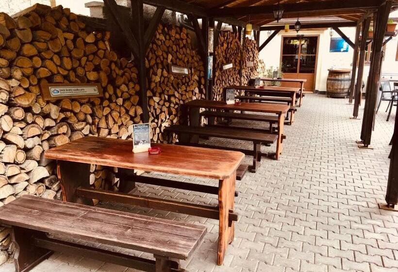 ペンション Restaurant A Penzion Pod Draci Skalou
