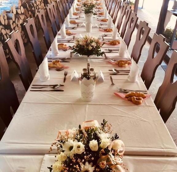 ペンション Restaurant A Penzion Pod Draci Skalou