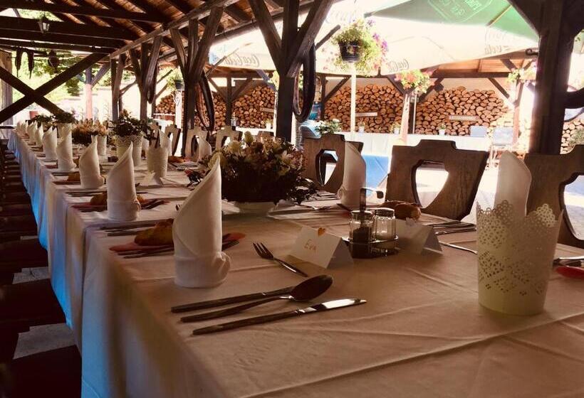 ペンション Restaurant A Penzion Pod Draci Skalou