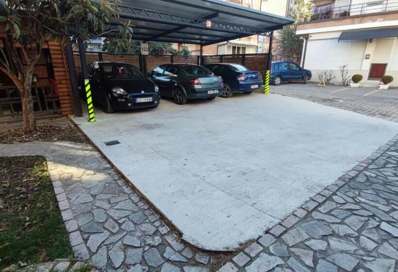 پانسیون The House Apartments & Guest Rooms