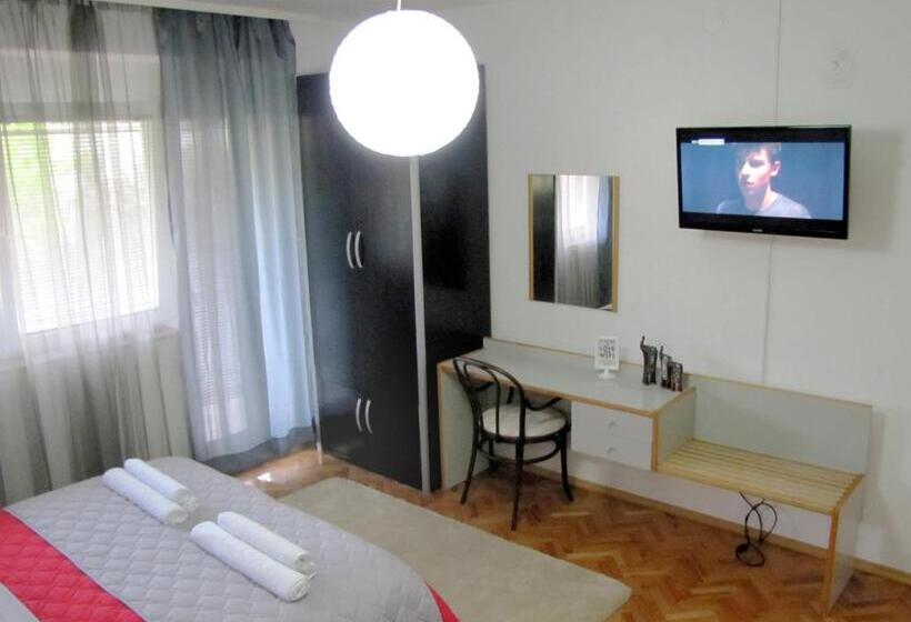 پانسیون The House Apartments & Guest Rooms