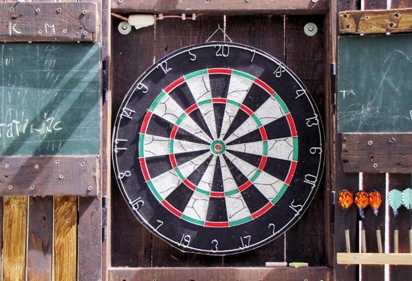 پانسیون The House Apartments & Guest Rooms