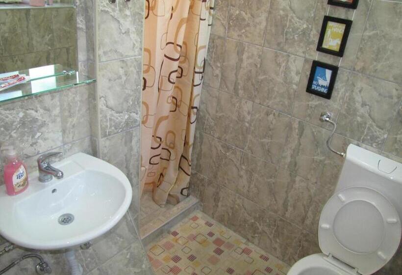 پانسیون The House Apartments & Guest Rooms