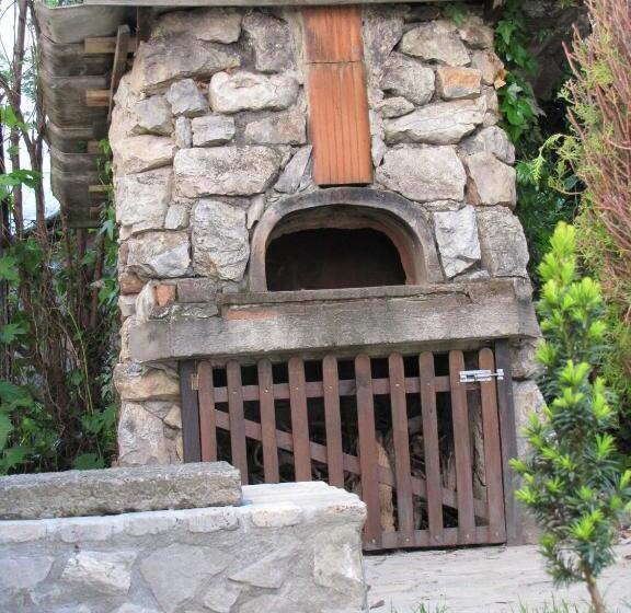 پانسیون The House Apartments & Guest Rooms