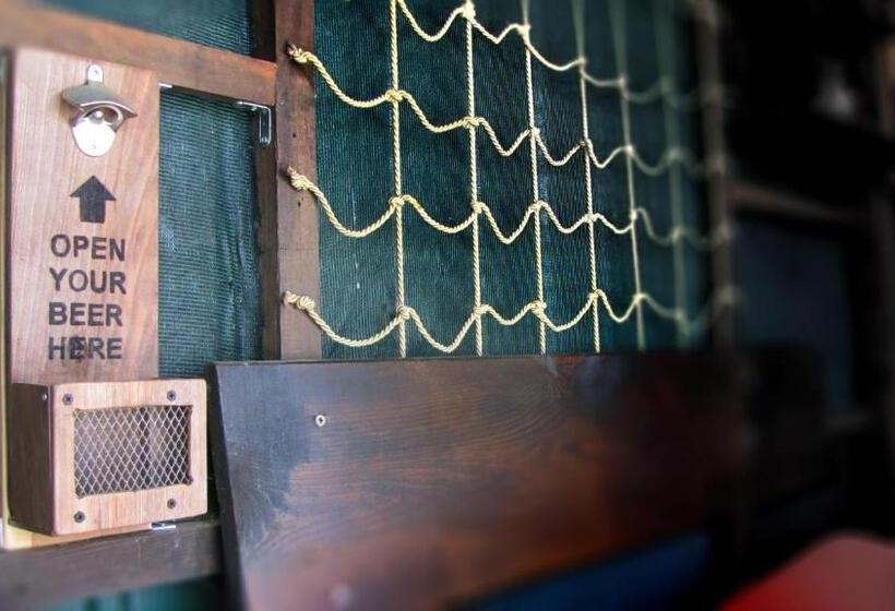 پانسیون The House Apartments & Guest Rooms