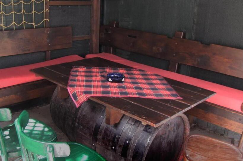 پانسیون The House Apartments & Guest Rooms