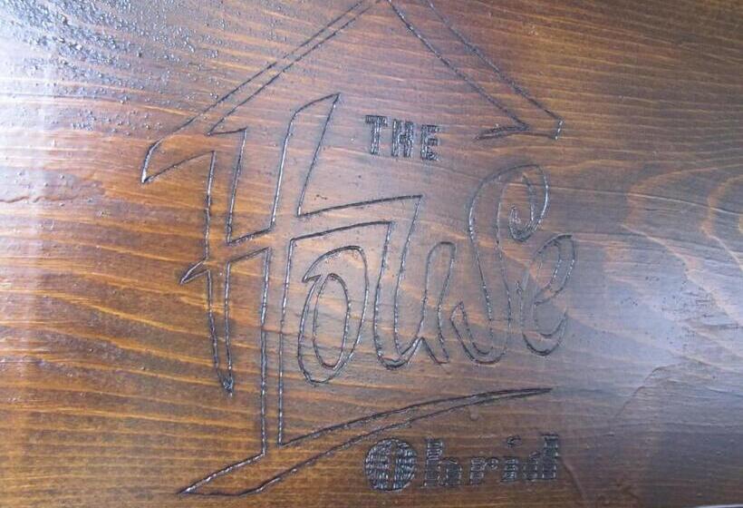 پانسیون The House Apartments & Guest Rooms