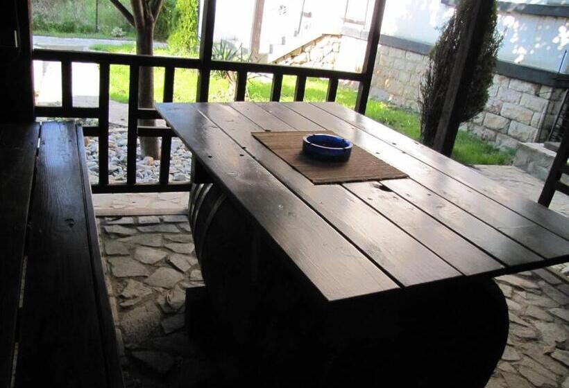 پانسیون The House Apartments & Guest Rooms