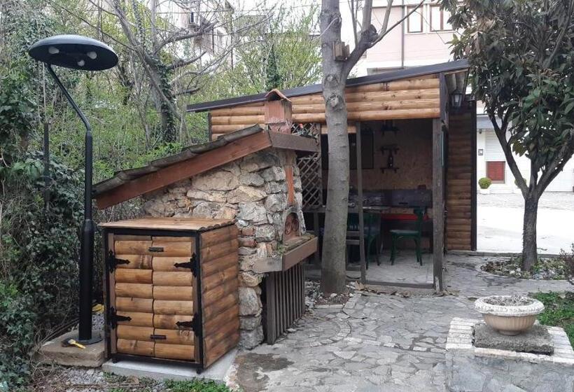 پانسیون The House Apartments & Guest Rooms